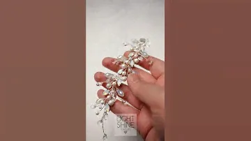 Свадебная веточка с жемчугом и опаловыми стразами.